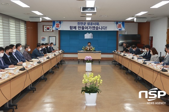 [NSP PHOTO]전춘성 진안군수, 당선 후 첫 회의가져