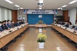 [NSP PHOTO]전춘성 진안군수, 당선 후 첫 회의가져