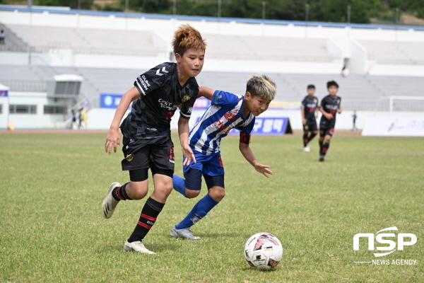 NSP통신-영덕군이 시행하는 전국 단위 유소년축구대회인 제10회 영덕대게배 전국 유소년축구대회가 지난 3일부터 6일까지 4일간 강구대게축구장 등지에서 선수단 및 가족 1600여 명이 참석한 가운데 막을 내렸다. (영덕군)