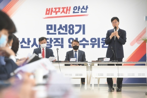 NSP통신-10일 오후 3시 화랑유원지 내 안산산업역사박물관에서 열린 안산시장직 인수위원회인 안산 민생혁신위원회 출범식에서 이민근 당선인이 인사말을 하고 있다. (안산시 대변인실)