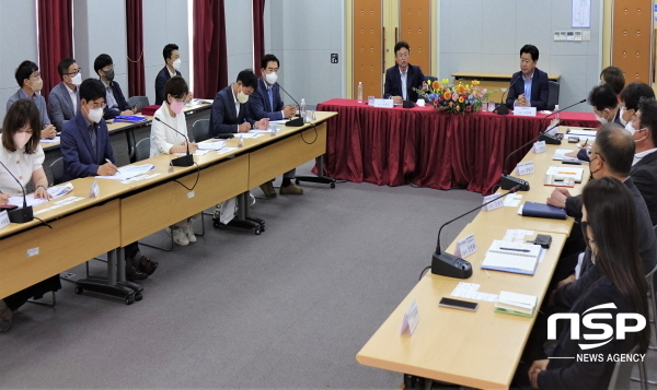 NSP통신-경상북도는 14일 제주관광공사 회의실에서 코로나 엔데믹 전환기에 발맞춰 경북도와 제주특별자치도 간 스마트관광활성화 방안 및 관광마케팅 전략 공유를 위한 토론회를 개최했다. (경상북도)