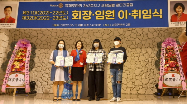NSP통신-포항일월로타리클럽 장학금 수여 모습 (위덕대학교)