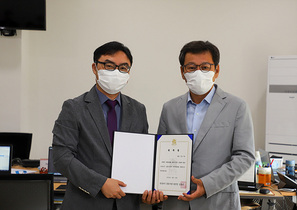 [NSP PHOTO]김홍규 강릉시장 당선인 물류 전문가 홍기혁 위원 인수위원 위촉