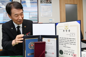 [NSP PHOTO]수원시, 70년만에 돌아온 아버지의 혼이 담긴 무공훈장