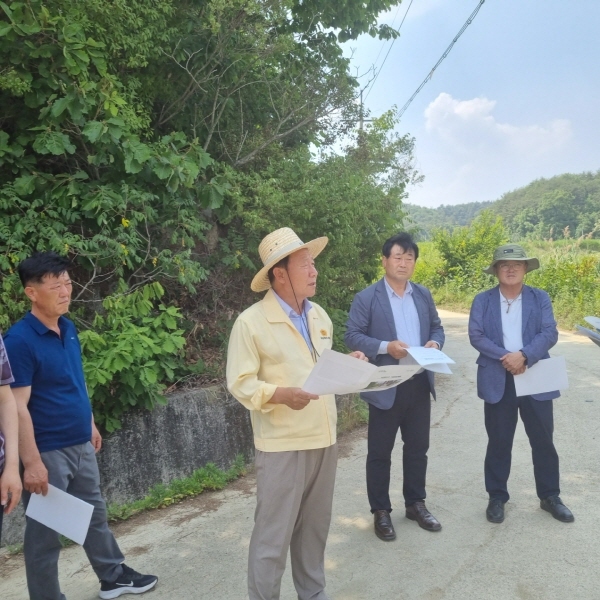 NSP통신-민선 8기 봉화군수직 인수위원회는 민선 8기의 성공적인 출범과 내실 있는 인계·인수 활동을 위해 22일 군정 주요사업 현장을 방문했다. (봉화군)