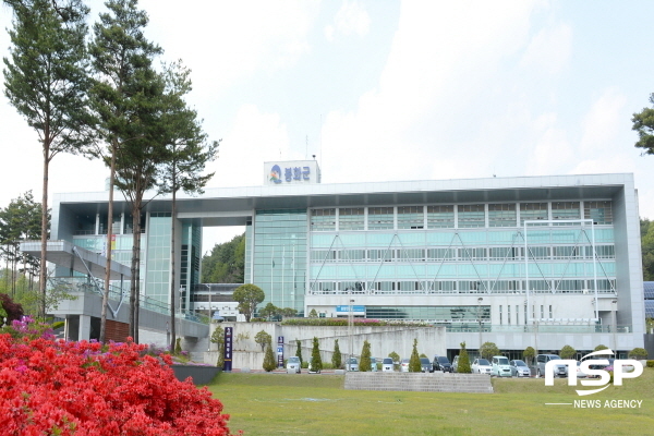 NSP통신-봉화군은 평생을 공직에 몸담으며 봉화군의 발전과 군민의 행복을 위해 헌신해 온 공직자 9명이 퇴임 및 공로연수에 들어간다고 밝혔다. (봉화군)