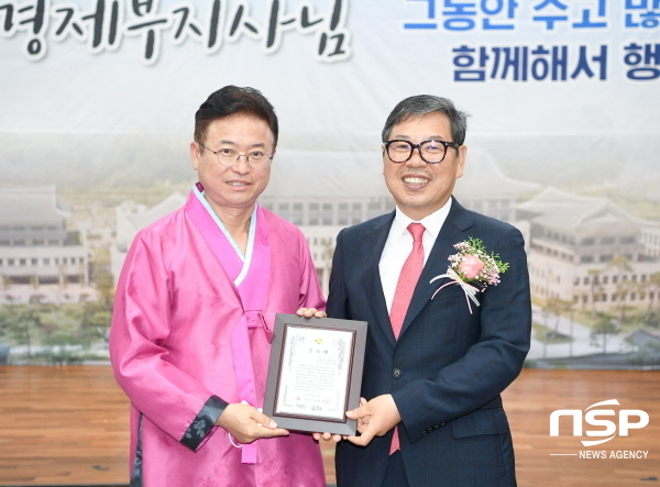 NSP통신-코로나19라는 초유의 재난 상황에도 2년간의 경북도 경제 사령관으로서 역할을 다해 온 하대성 경제부지사가 28일 퇴임식을 끝으로 공식 업무를 마무리했다. (경상북도)
