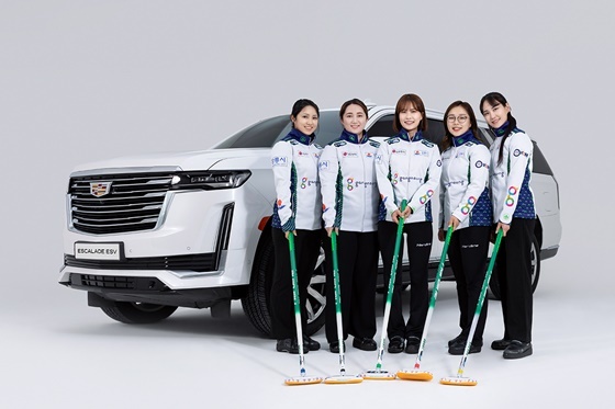 NSP통신-에스컬레이드 ESV와 2018평창올림픽에서 은메달을 획득한 월드클래스 여자 컬링팀 팀 킴(Team Kim, 강릉시청) (캐딜락 코리아)