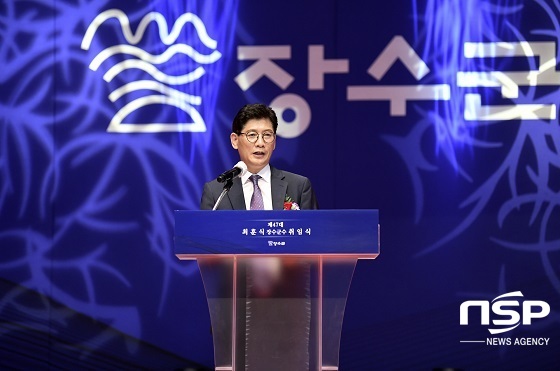NSP통신-최훈식 신임 장수군수가 1일 전북 장수군 한누리전당 산디관에서 열린 취임식에서 취임사를 하고 있다.