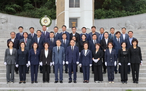 [NSP PHOTO]대구시의회, 충혼탑 참배로 의정활동 돌입