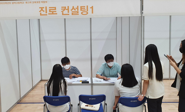 NSP통신-진로컨설팅을 실시하고 있는 설악고등학교. (강원도교육청)