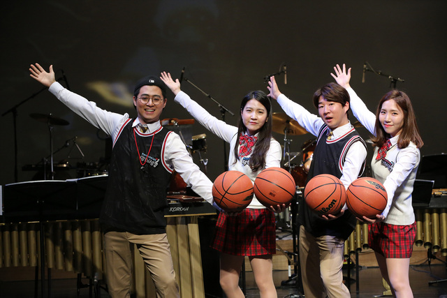 NSP통신-SCHOOL-타악기가 학교를 점령하다 타악콘서트 가운데 4교시 체육시간 공연 모습. (성남문화재단)