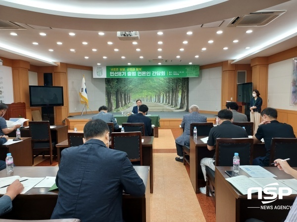 NSP통신-이병노 담양군수가 20일 군청 2층 대회의실에서 취임 이후 첫 언론인과의 간담회를 갖고 있다. (김용재 기자)