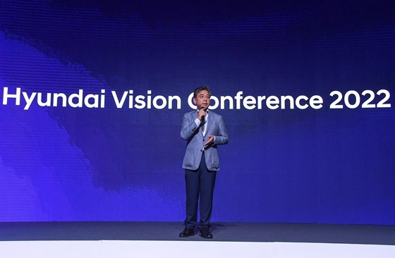 NSP통신-지난 3일 열린 현대 비전 컨퍼런스(Hyundai Vision Conference)에서 현대차 대표이사 장재훈 사장이 환영사를 하는 모습. (현대차)