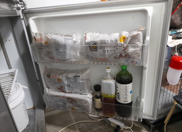 NSP통신-냉동 원재료를 냉장 보관 사용해 적발된 사례. (경기도)