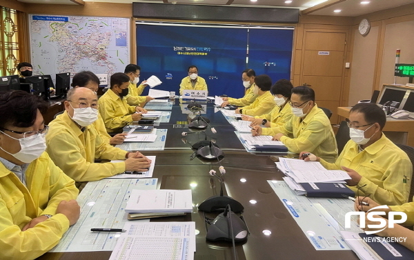 NSP통신-여수시가 재난안전상황실에서 집중호우 대비 긴급 대책회의를 갖고 총력 대응에 나섰다. (여수시)
