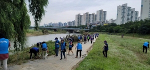 [NSP PHOTO]성남시, 시민단체와 탄천 수해 복구작업 실시