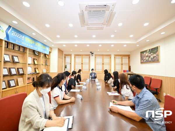 NSP통신-김광열 영덕군수는 지난 16일 군청 소담실에서 군수님과 함께하는 민원업무 담당자 간담회를 갖고 행정의 최일선에서 근무하는 읍·면 민원담당 공무원들과 다양한 의견을 공유하는 소통의 시간을 가졌다. (영덕군)