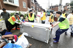 [NSP PHOTO]수원시의회, 집중호우 복구 위해 성금 모금