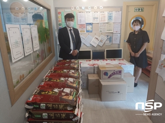 NSP통신-24일 이상일 에스엘 대표가 수원시 권선구에 위치한 밝은별 지역아동센터를 찾아 400만원 상당의 물품을 기부했다. (김종식 기자)