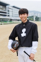 [NSP PHOTO]이상규 서울경마공원 기수 데뷔 52일 만에 첫 승 쾌거