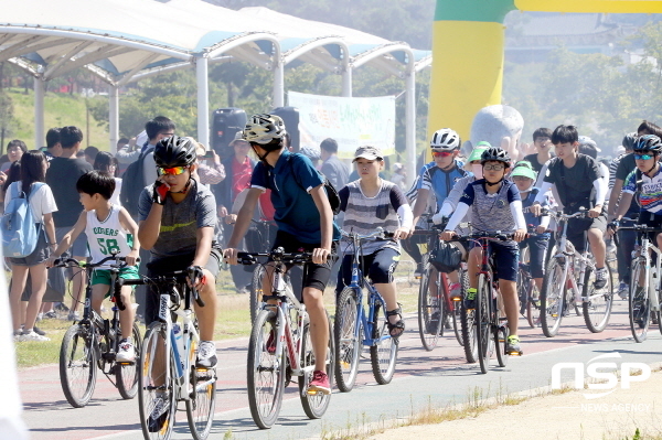 NSP통신-영남일보가 주최하고 경상북도·안동시가 후원하는 제12회 안동시민 녹색자전거 대행진이 오는 9월 3일 오전 9시 30분부터 낙동강둔치 어가골 다목적광장(강변1축구장 주차장 옆)에서 개최된다. (안동시)