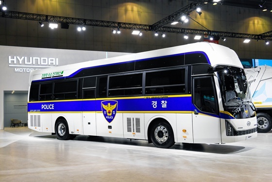 NSP통신-H2 MEET 2022에서 공개된 수소전기버스 경찰버스 (현대차)