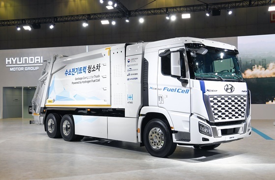 NSP통신-H2 MEET 2022에서 공개된 수소전기트럭 청소차 (현대차)