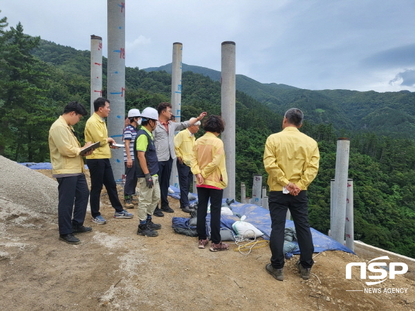 NSP통신-울릉군의회는 5일 제11호 태풍 힌남노의 북상에 대비해 군단위 LPG 배관망 공급사업 현장을 둘러보고 있다. (울릉군의회)