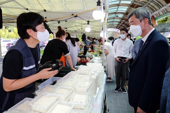 [NSP PHOTO]한국마사회 렛츠런재단, 추석맞이 취약계층·전통시장 지원 나서