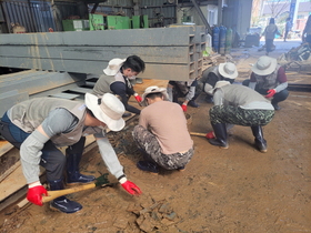 [NSP PHOTO]경북 공공기관 임직원들, 태풍 피해복구에 힘 보태