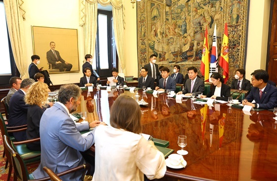 NSP통신-김진표 의장, 메리첼 바텟 스페인 하원의장과 회담 모습 (국회의장 공보수석실)