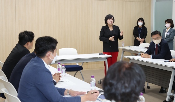 NSP통신-경기도의회 교섭단체 국민의힘은 도의회에서 사무처 예산정책담당관실과 함께 예산 워크숍을 진행하고 있다. (경기도의회 국민의힘)