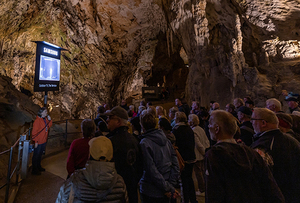 [NSP PHOTO]삼성 슬로베니아 포스토이나 동굴에 아웃도어용 TV 더 테라스 설치
