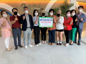 [NSP PHOTO]대한가수협회 광양시지부 바자회 수익금 기부