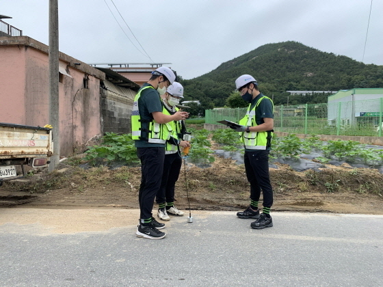 NSP통신-국토안전관리원 관계자들이 제주도의 상수도관 누수탐사를 실시하고 있다 (국토안전관리원)