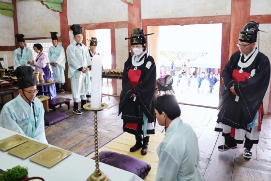 NSP통신-22일 김보라 안성시장이 안성향교 석전대제에 참여하고 있다. (안성시)