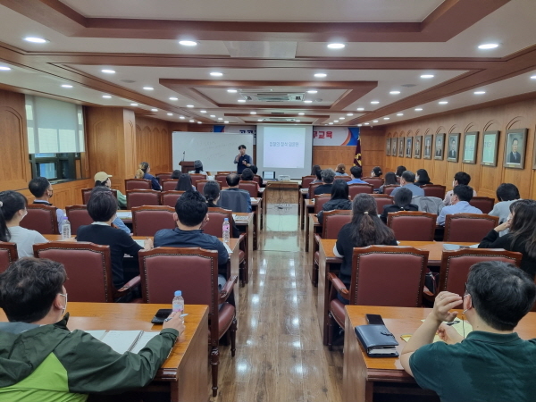 NSP통신-포항상공회의소는 13일 오후 2시 2층 회의실에서 지역 기업 공공조달 관련 실무자 50여명이 참석한 가운데 공공조달 전자입찰 실무교육을 진행했다. (포항상공회의소)