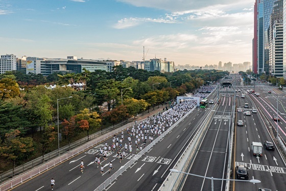 NSP통신-파이널런에서 참가자들이 서울 여의도 일대를 달리는 모습 (현대차)