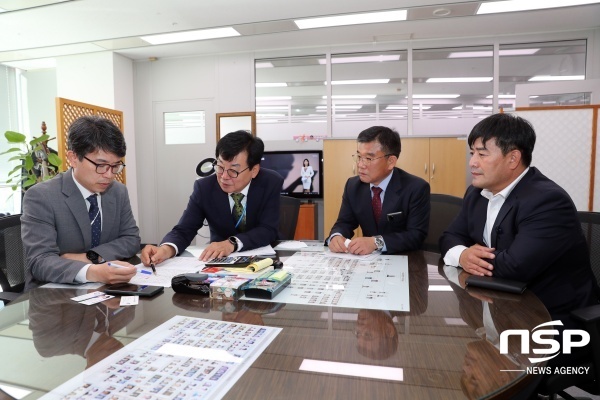 NSP통신-김성 장흥군수가 지난 18일 기획재정부를 찾아 내년도 예산 지원을 요청하고 있다. (장흥군)