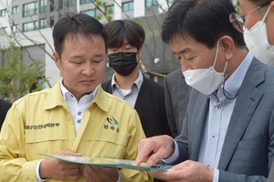 [NSP PHOTO]김재천 완주군의원, 입주준비 중인 삼봉지구 찾아 개선점 건의