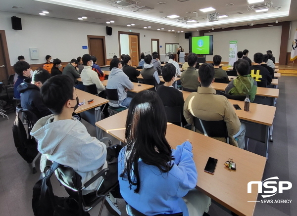 NSP통신-봉화군정신건강복지센터는 지난 24일부터 26일까지 3일간 봉화군보건소 4층 보건교육실에서 봉화소방서 직원 120명을 대상으로 생명지킴이 양성교육을 실시했다. (봉화군)