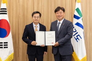 [NSP PHOTO]김동연 경기지사, 공공기관 신임 이사장 3명에 임명장 수여