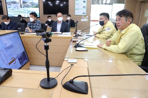 NSP통신-이동환 고양특례시장이 이태원 압사 사고와 관련해 긴급 재난 대책 회의를 주재하고 있다. (고양특례시)