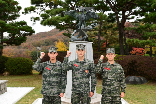 NSP통신-공사 현장 화재를 조기 진압한 남택수 하사, 조승완 상병, 곽재원 일병. (해병대 제2사단)