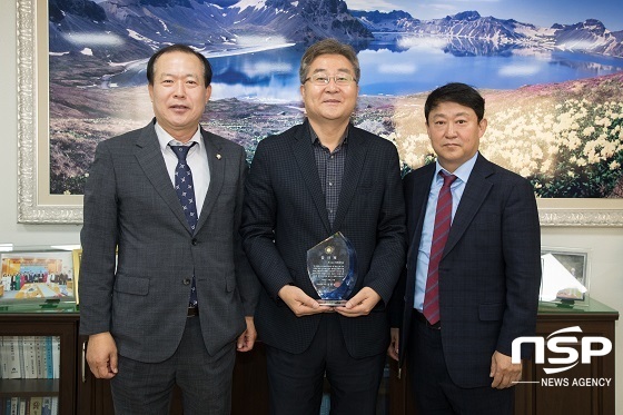 [NSP PHOTO]군산시의회, K-water 전주권지사에 감사패 수여