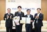 (NSP NEWS Image)염종현 경기도의회 의장, 연천 전곡 119안전센터 김신영 소방사 표창 수여