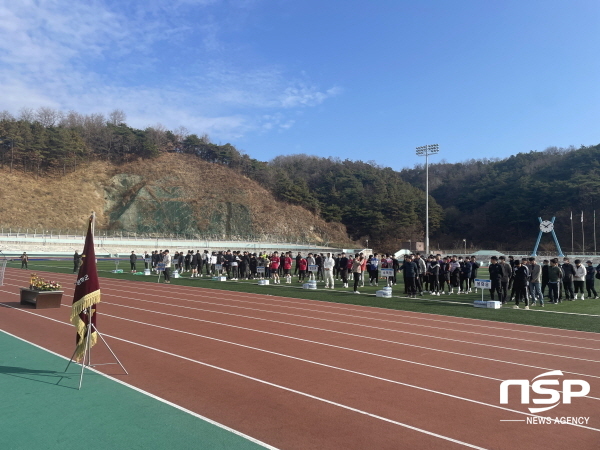 NSP통신-봉화군은 제37회 봉화군수기 축구대회가 지난 20일 봉화공설운동장과 복합스포츠단지 축구장에서 개최됐다고 밝혔다. (봉화군)