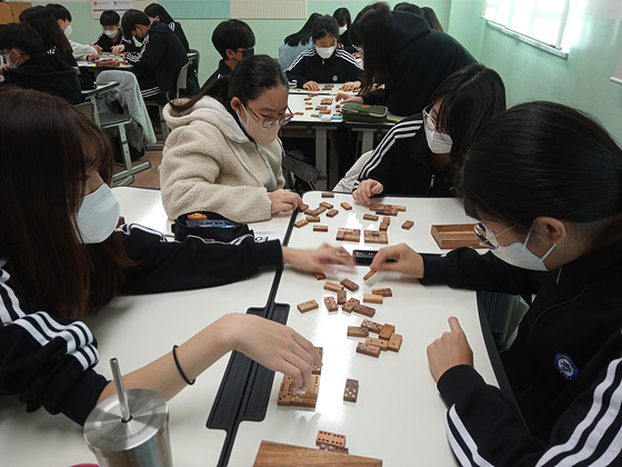 NSP통신-김포 나래중학교 1학년 학생들이 진로 융합체험 행사에 참여하고 있다. (김포교육지원청)