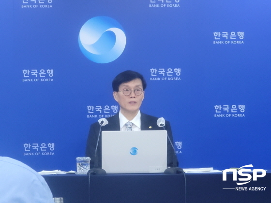 NSP통신-이창용 한국은행 총재가 통화정책방향 기자간담회에서 발언하고 있다. (강수인 기자)